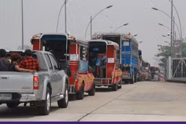 Thai authorities help stranded Myanmar workers return home 