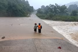 PM requests extra efforts to cope with floods in central region