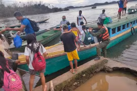 Philippines evacuates thousands of people as storm Vamco approaches