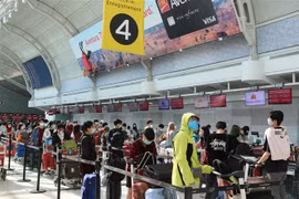 Over 340 Vietnamese citizens return from Canada 