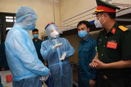 Vice President visits anti-pandemic force of Hanoi Capital High Command