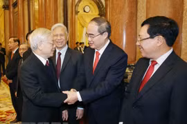 Party, State leader holds Tet meeting with senior officials, veteran revolutionaries 