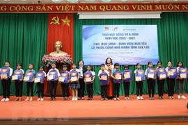 Dak Lak: 155 ethnic minority students receive Vu A Dinh scholarships