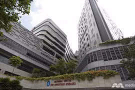 Singapore reports first two COVID-19 deaths 