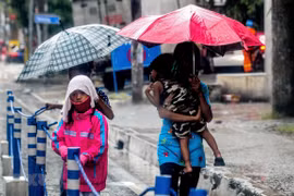 Typhoon Molave lashes Philippines’ Luzon island, 12 fishermen missing