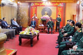 Lao officials pay Tet visit to Nghe An province