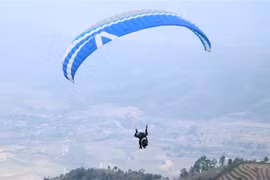 Putaleng paragliding tourney opens in Lai Chau