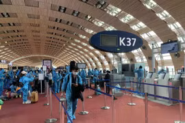 Nearly 280 Vietnamese citizens flown home from France, Morocco, Chile