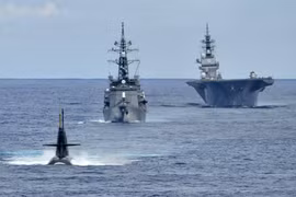Japanese vessels dock at Cam Ranh port for supplies replenishment