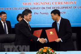 Da Nang, JICA shake hands in Lien Chieu Port development