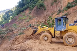Forces rush to search for storm victims