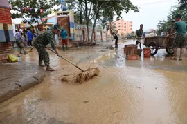 Vietnamese embassy in UK raises fund for flood-hit people at home