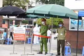 Hanoi, HCM City issue rules for citizens to fight COVID-19 