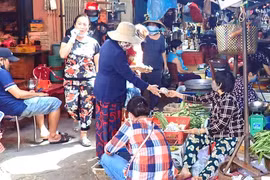 Strict COVID-19 preventive measures needed at HCM City's markets