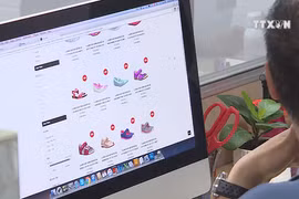Experts call for tightening control on e-commerce