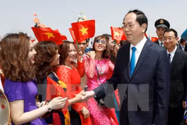 Welcome ceremony and cannon salute for President in China