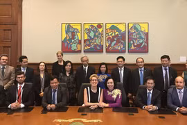 Hanoi promotes comprehensive cooperation with Canada, US localities