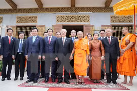 Party chief visits Cambodia’s top Buddhist monks in Phnom Penh