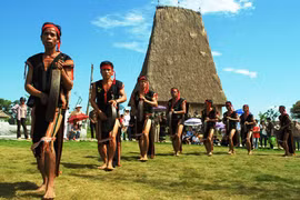 Festival bangs loud gong sound in Gia Lai province