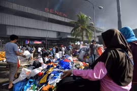 Indonesia: Fire rages traditional market in Jakarta