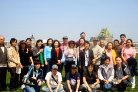 Ambassador vows support to Vietnamese in Canada 