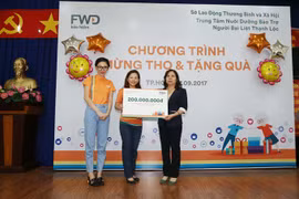 FWD employees "share happiness" with elderly