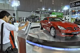 Automobile sales slump in April