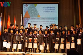 Vietnamese students granted nuclear technology certificates