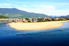 Thua Thien – Hue develops Lang Co tourism trademark
