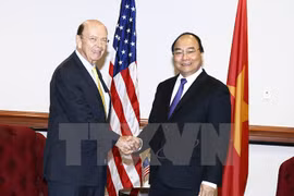 PM Nguyen Xuan Phuc greets US Secretary of Commerce