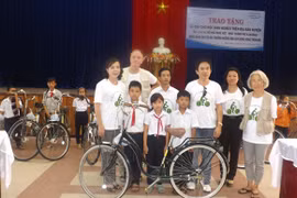 Japan-Vietnam Friendship Association donates bicycles to poor kids
