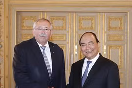 PM Nguyen Xuan Phuc meets with leaders of Hessen state 