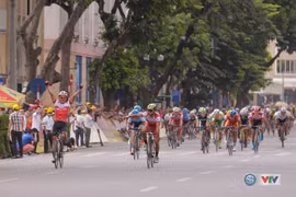 Filipino racer wins second stage of VTV cycling tourney