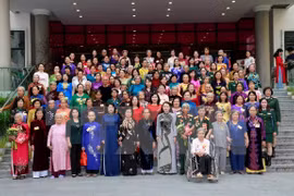 Vice President meets Vietnamese Heroic Mothers 