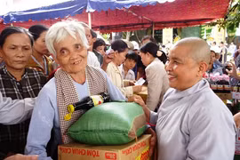 Binh Duong Buddhism makes significant contributions