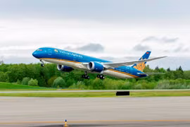 Vietnam Airlines cancels 11 more flights due to storm