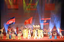 Art performance praises Vietnam-Laos-Cambodia friendship