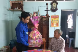 Quang Nam provides allowances, gifts for residents to enjoy Tet