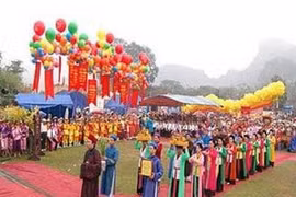 Hoa Lu Festival opens in Ninh Binh 