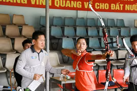 Korean experts train Vietnamese archers