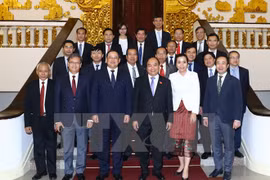 Prime Minister urges higher bilateral trade with Laos