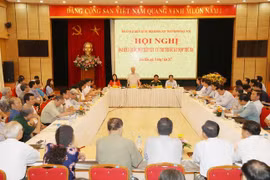 Party chief meets with Hanoi voters
