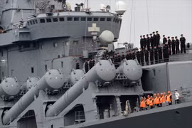 Russian naval ships call at Cam Ranh Port
