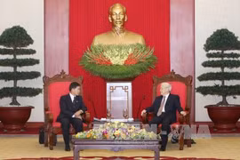 Party chief hosts Governor of Vientiane 