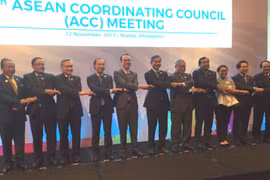 Ministers discuss final preparations for 31st ASEAN Summit