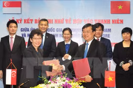 Vietnam, Singapore bolster youth cooperation