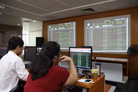 Shares mixed, market cap hits 74.6 percent of GDP