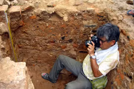 Japanese archaeologist’s family donates his library to VN