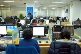 VN Index struggles to maintain growth