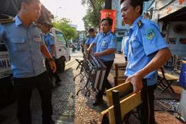 HCM City districts to submit plans to clear pavement by year-end